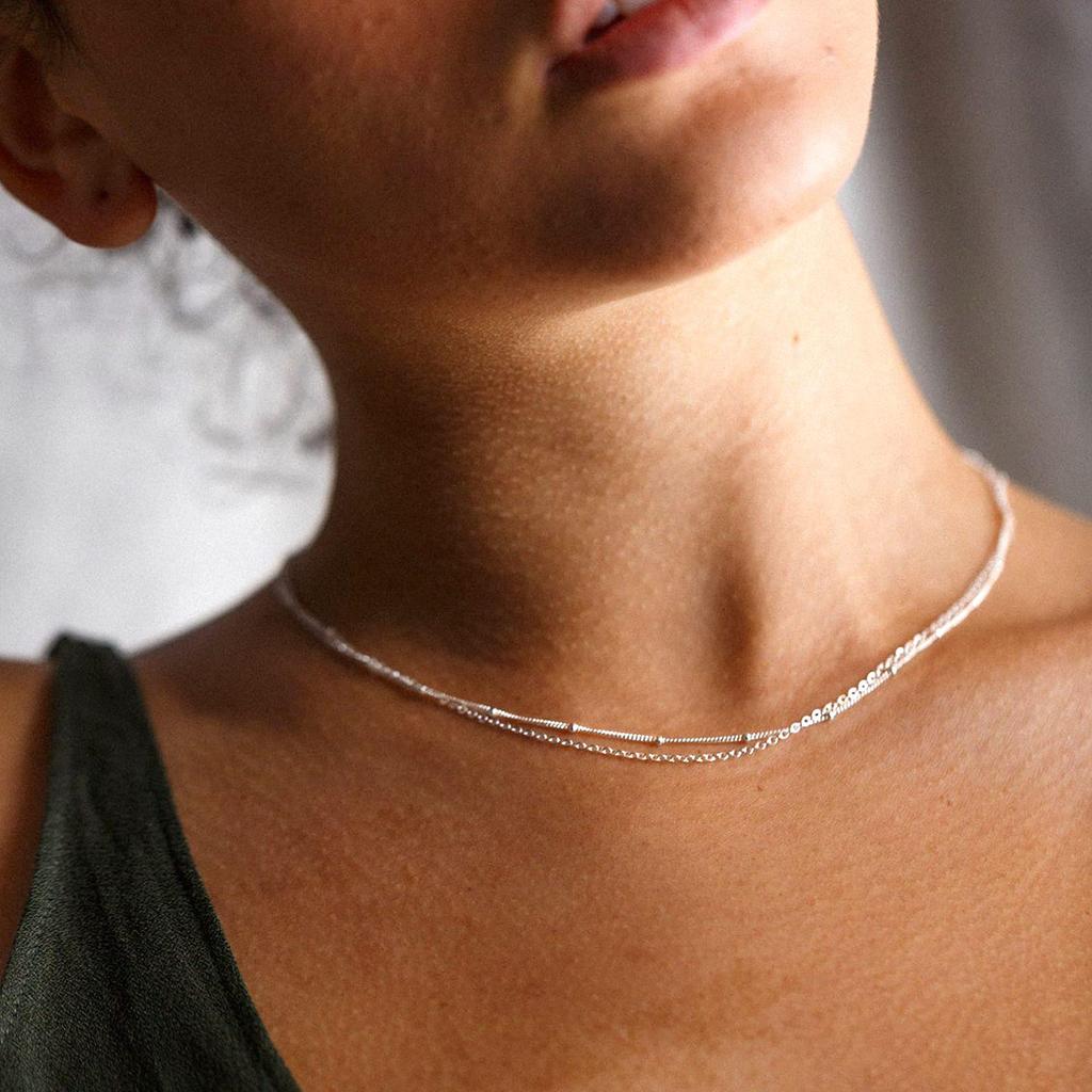18K Gold European & American Modern Titanium Clavicle Necklace with Circle Pendant