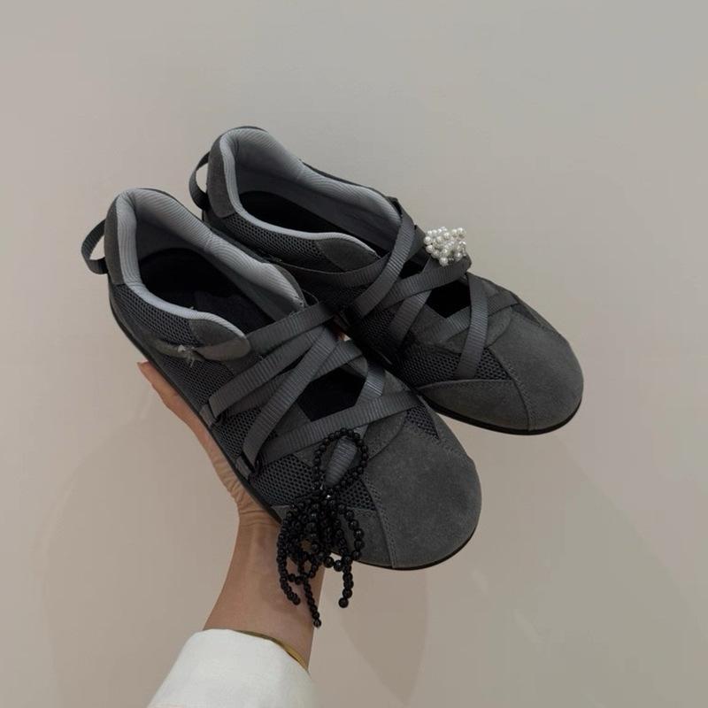 Verze z hovězí kůže~ kulatá špička, výklenkový design, barevně sladěné německé tréninkové boty pro ženy 2025 nové baleríny s lehkým nártem a křížovým páskem