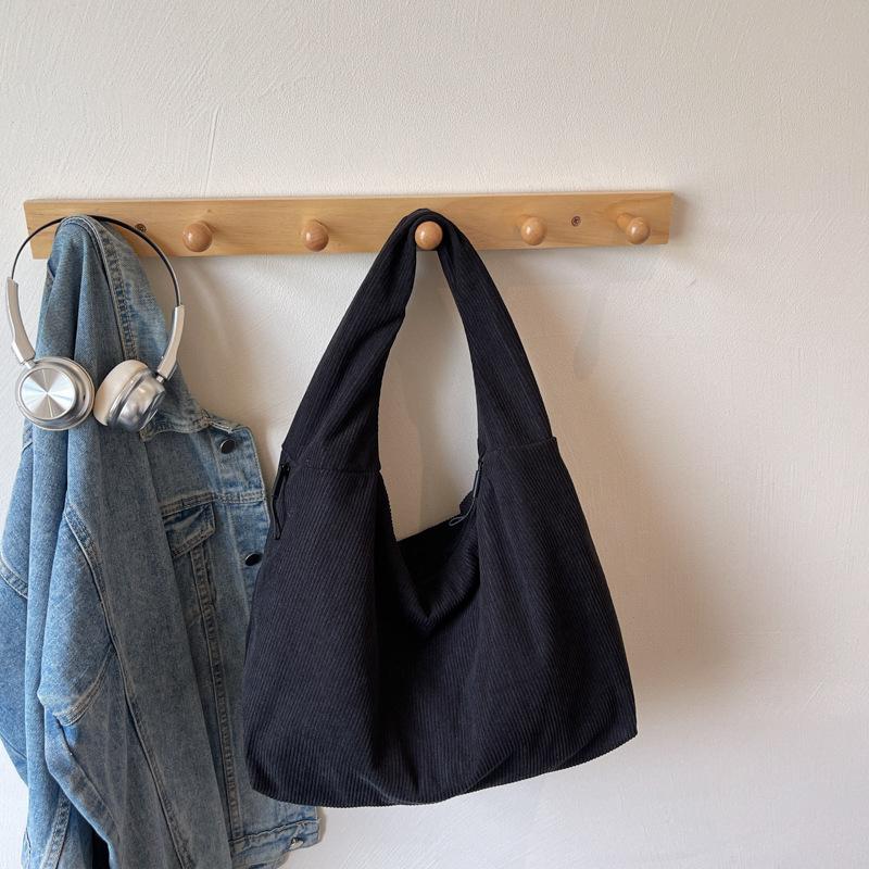 

Velvet cloth bag women s large-capacity new autumn and winter versatile shoulder bag, college student class tote bag чёрный