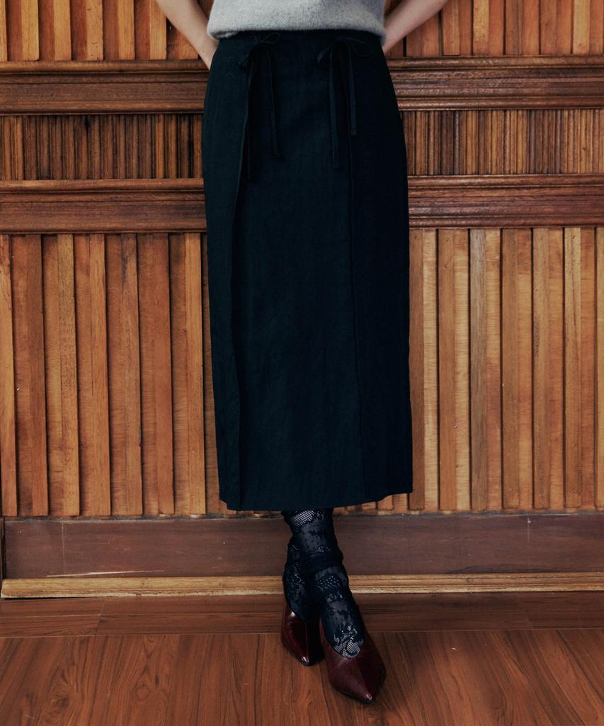 LOVEUSU Friends Ribbon Skirt (Black)