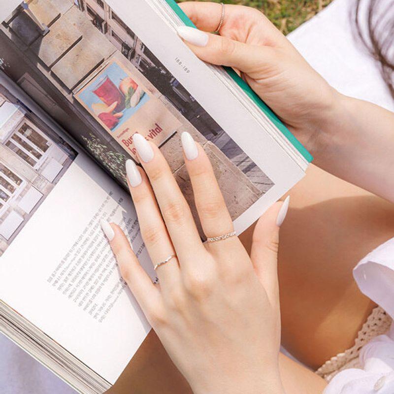 

Reusable Nail Tips Triple White (Almond)