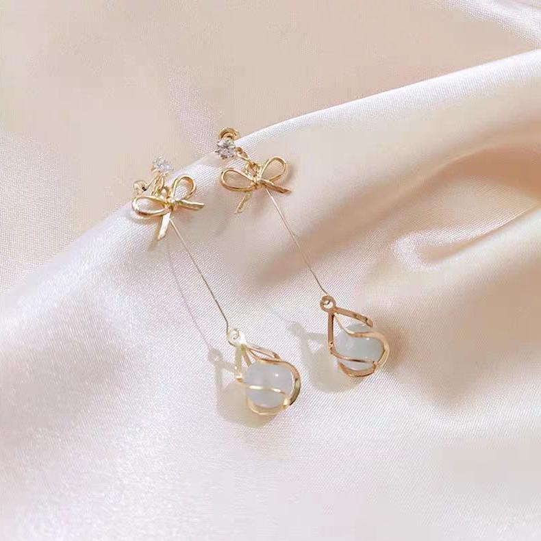 Cercei cu Flori din Piatră Ochi de Pisică Acul de Argint - Accesoriu de Modă Elegant, Versatil pentru Femei