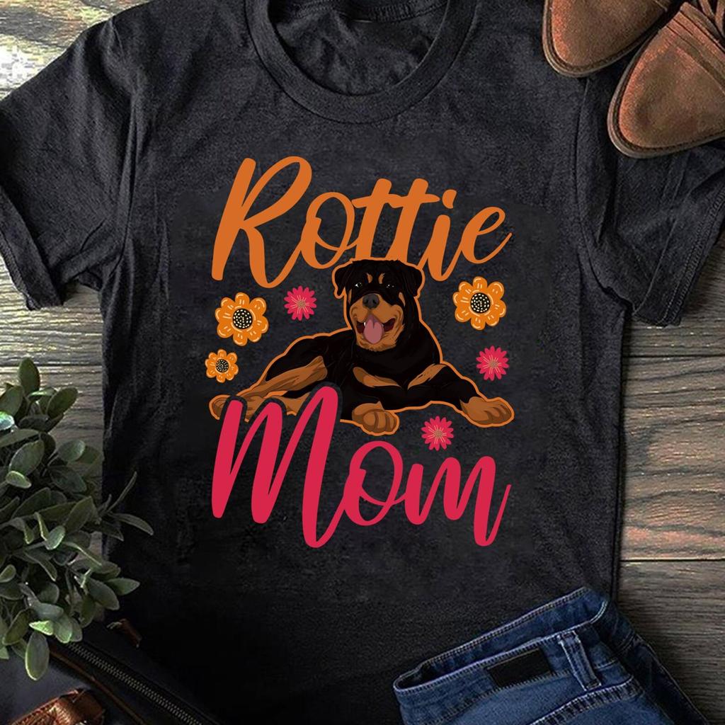 Rottie Mom T-Shirt: Rottweiler Dog Lover Gift