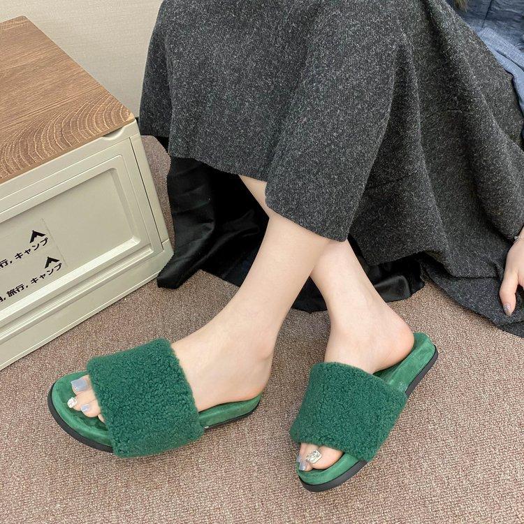 Minimalist style one-word slippers for women to wear in the autumn of 2025, new open-toed fashion and versatile casual hairy drag women
