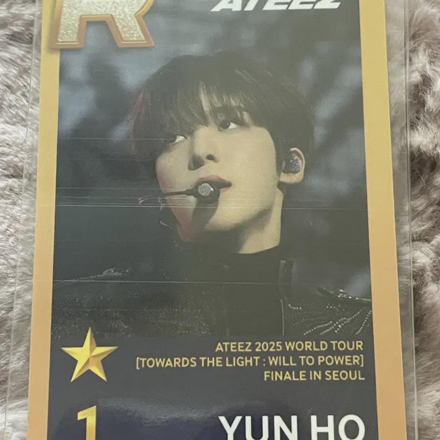 

Superstar Ateez Photocard Yunho Shoesties