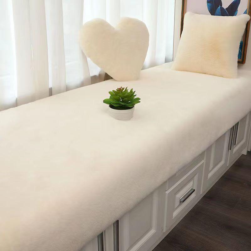 

Plush Faux Rabbit Fur Bay Window Rug: Soft and Durable Machine-Washable Mat for Floor, Bedside, or Bedroom Use 50x150 cm