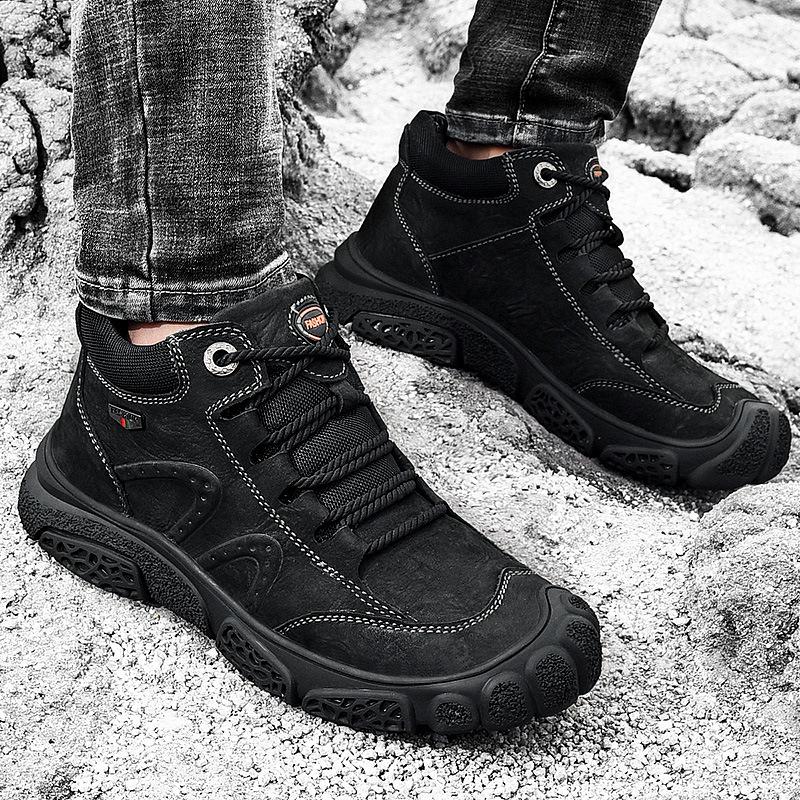 Men's Winter Fleece Lined Casual Shoes with Toe Layer Cowhide Outdoor High Top Large Size Cotton Shoes for Middle-aged and Elderly People