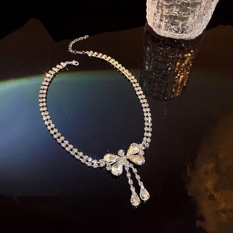 

Temperament butterfly necklace women s light luxury niche design sense collarbone chain neck chain accessories