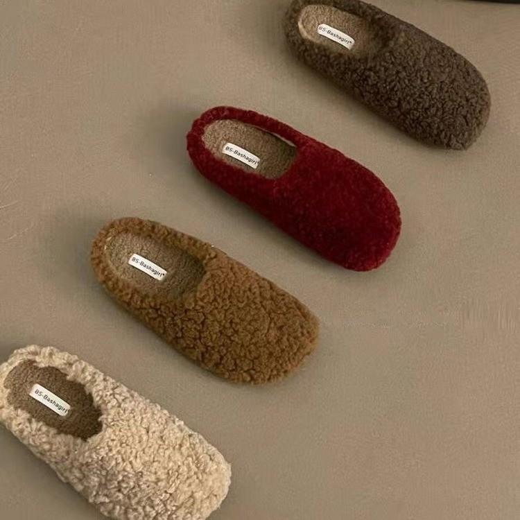 Lamb wool slippers women's wear 2025 new winter Korean version flat-bottomed lazy Muller shoes with velvet bag head half drag