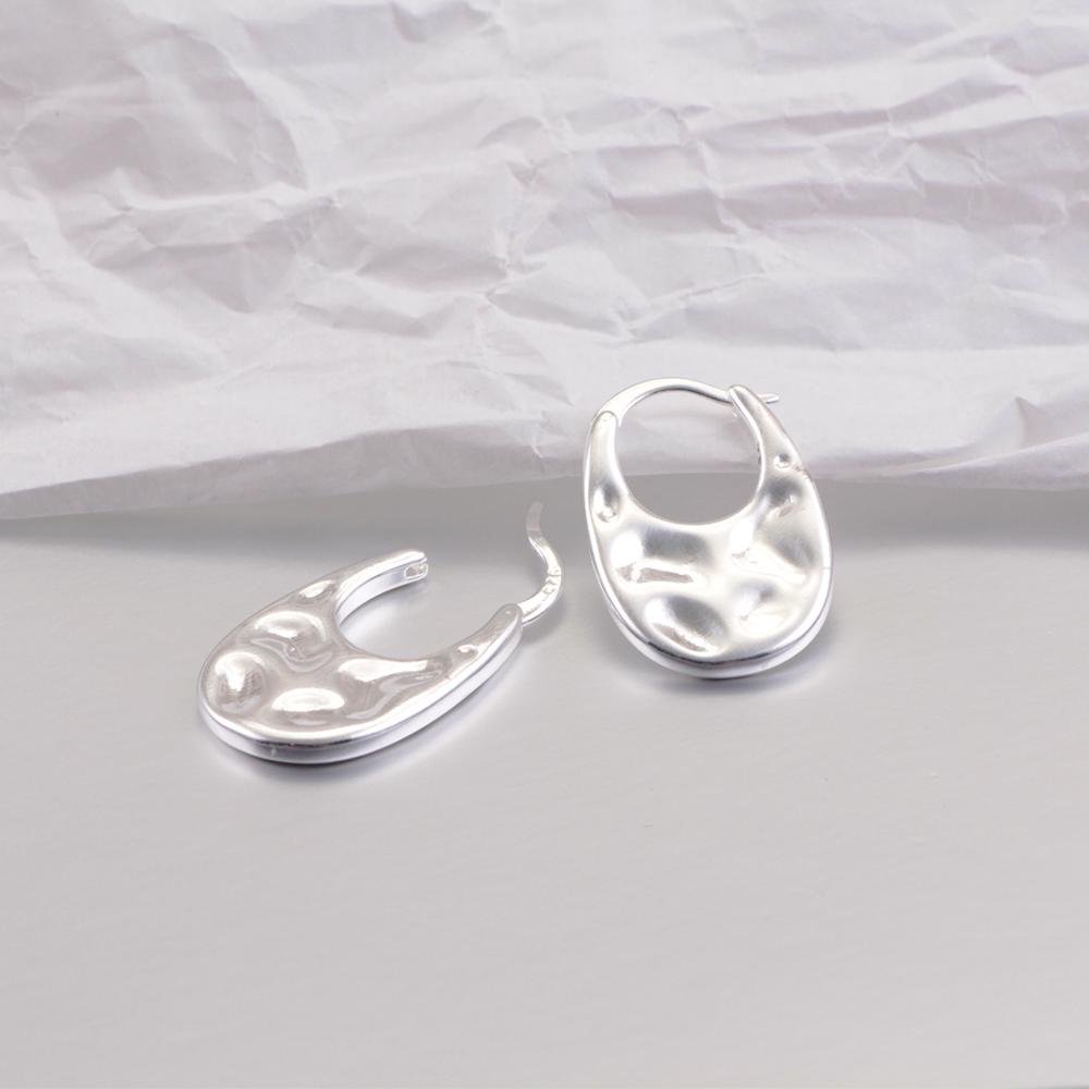 

Последние серьги из стерлингового серебра 925 пробы, неправильной квадратной формы, полые, в стиле ретро, классические и модные, подходят для ношения женщинами.