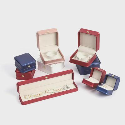 Schmuckkasten aus PU-Leder für Ohrringe, Ringe, Halsketten und Perlen