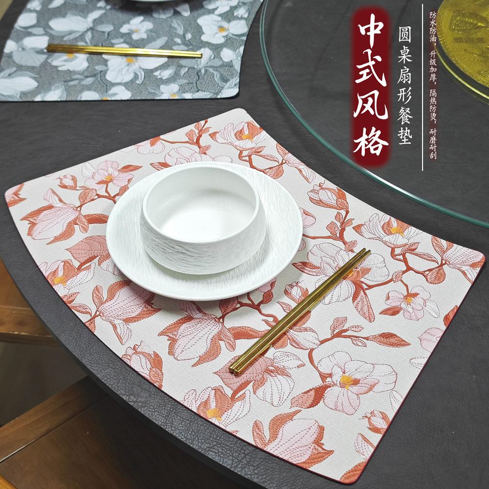 Luxuriöse chinesische Stil Fächerförmige PVC Tischsets Wasserdicht Hitzebeständig Tischmatten Runde Tische Elegant Bedruckt Esstisch Hotels