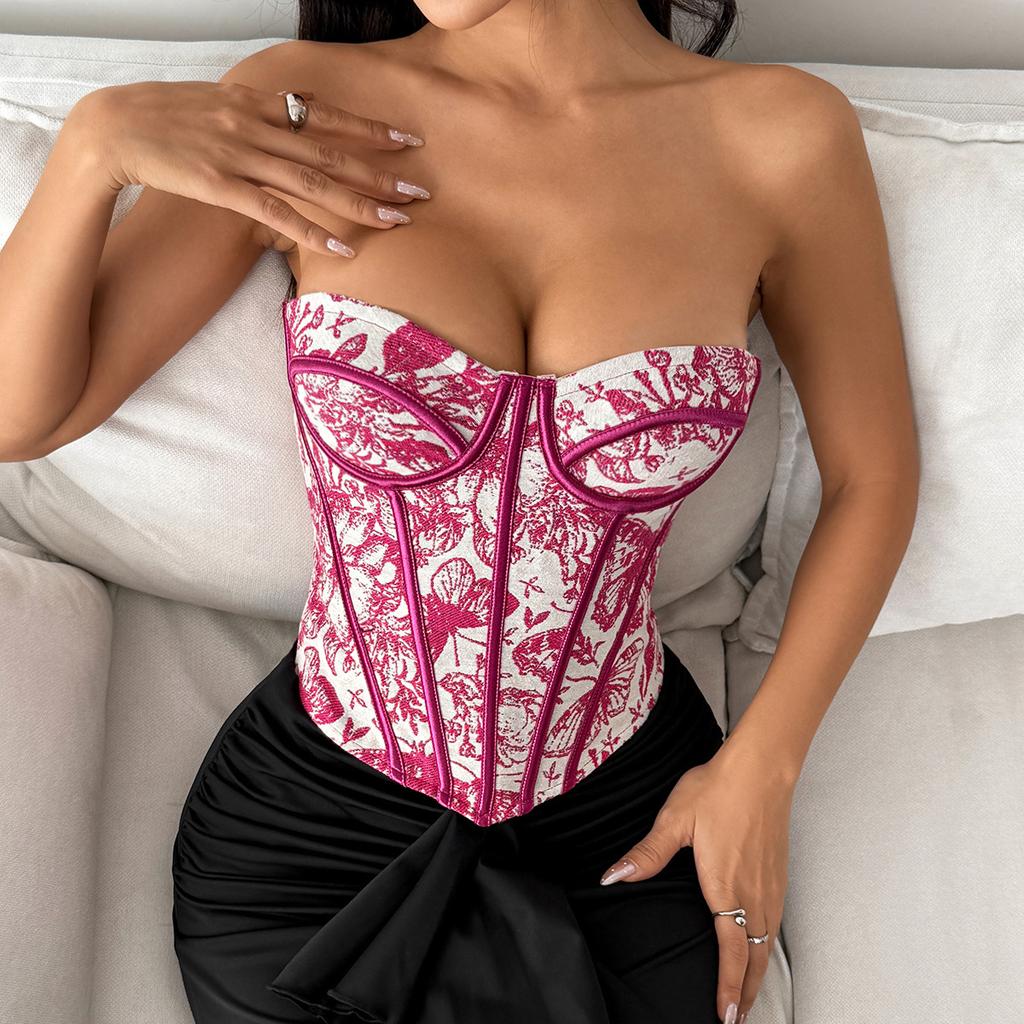 Corsete, îmbrăcăminte de damă la modă și elegantă