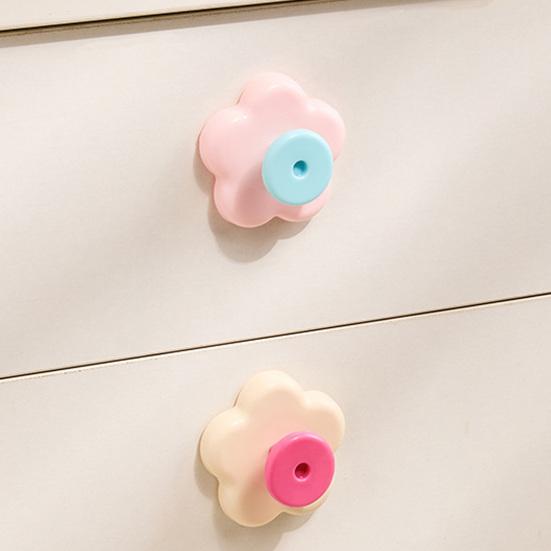 Flower Shape Suction Cup Hook, No-Drill Plastic Cabinet Handles, Rotatable Knob Adjustable Buckle for Kitchen Bathroom