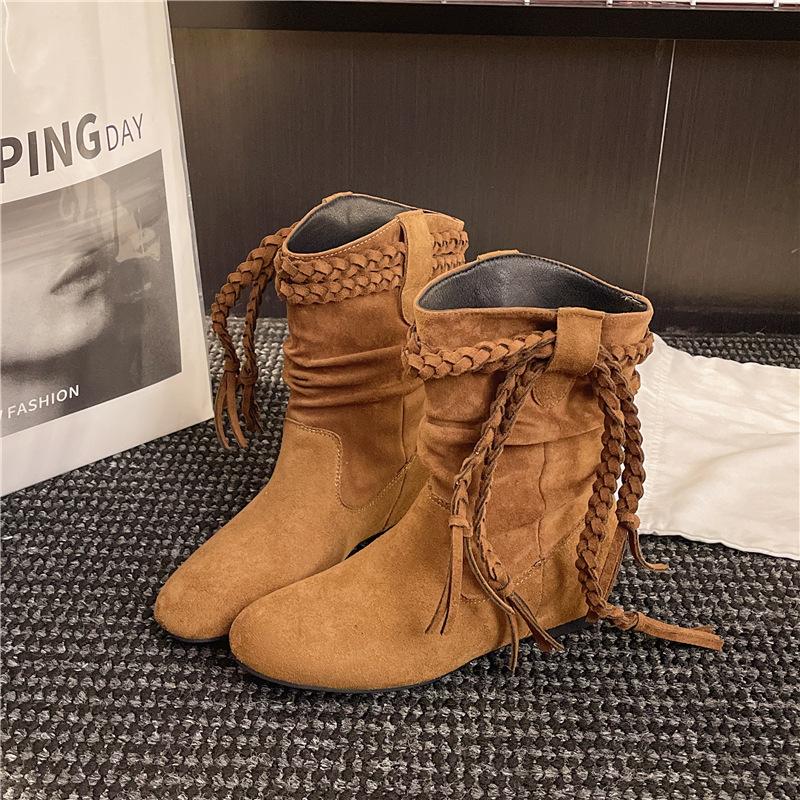 

Ретро стиль квадратный носок замшевые с бахромой ремешок толстый каблук полусапожки женские осень 2025 новый рукав универсальные сапоги с бахромой 40