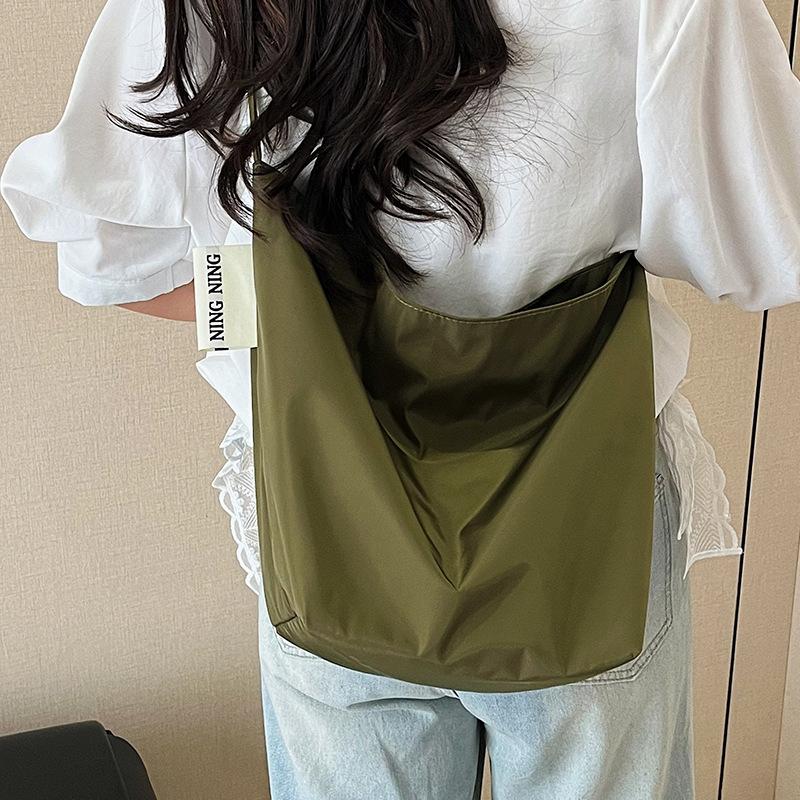 2025 New Lazy Wind Korean Version of High-end Simple Nylon Large-capacity Cloth Bag Casual Versatile Shoulder Tote Bag