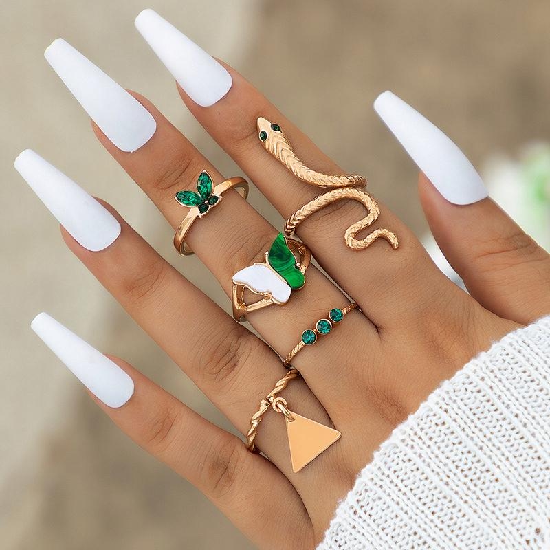 Set mit 5 goldenen Ringen im Retro-Punk-Vintage-Stil mit Schlangen- und Schmetterlingsmotiven (grün)