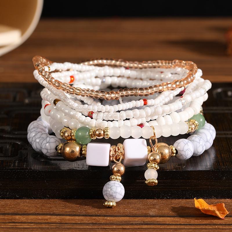 Böhmisches mehrlagiges elastisches Armband-Set: 8 Stränge kreativer Reiskornschmuck