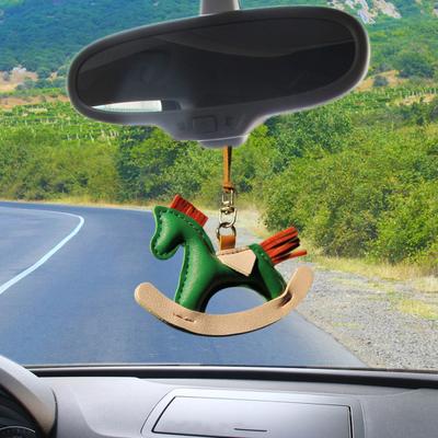 Niedlicher Pony-Anhänger Auto Rückspiegel Anhänger Elegantes Hängeornament aus Kunstleder für Auto-Innendekor Geschenk für Pferdeliebhaber