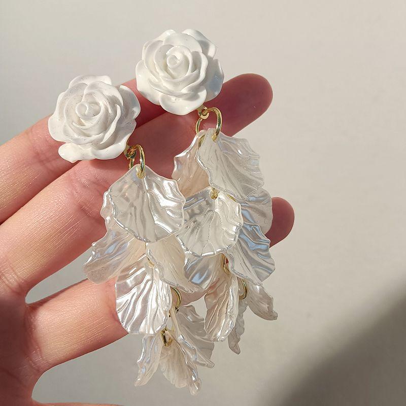 

Серьги-кисточки с лепестками Temperament белый