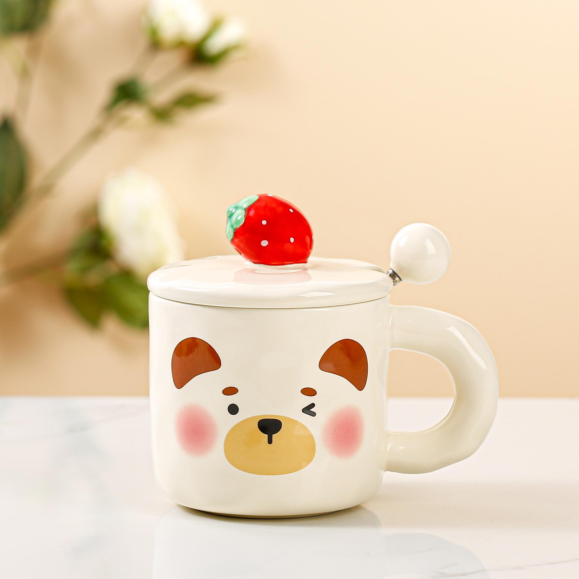 

Рельефная клубника с крышкой, ложка, керамическая чашка, кружка для девочек, мультяшная чашка с медведем, подарочная чашка, расписанная вручную, чашка для воды 480ML