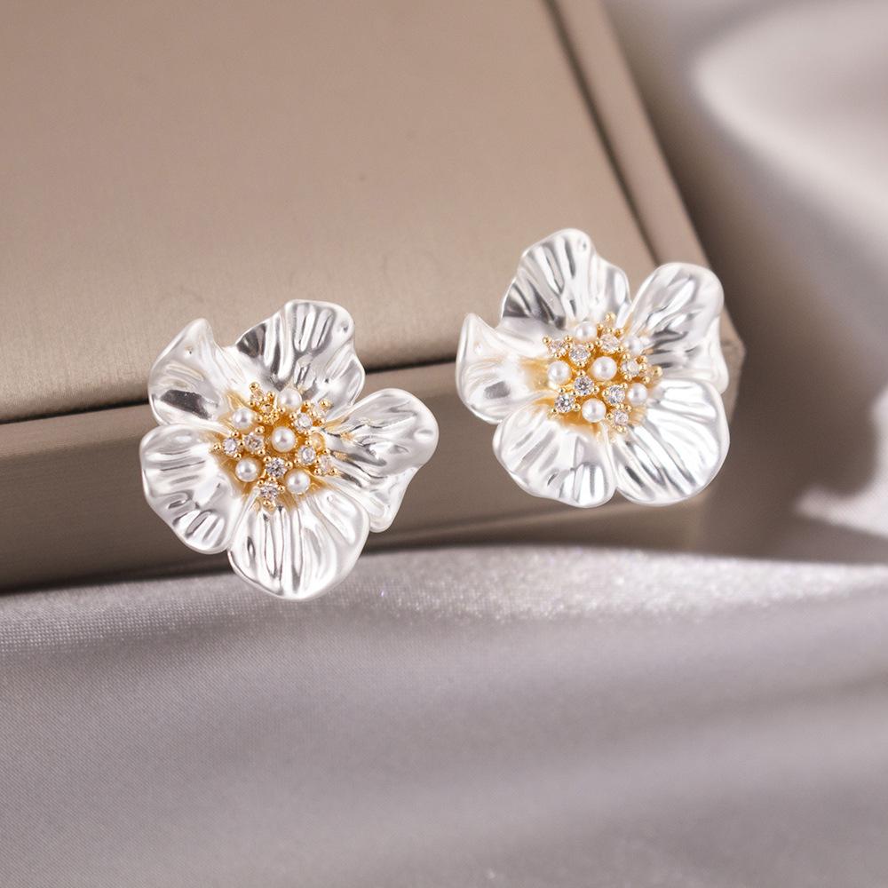 Elegant Zircon Flower and Pearl Stud Earrings - High-End Niche Design