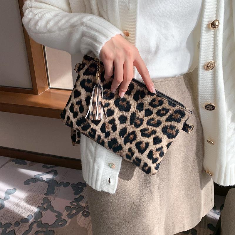 Women Clutch Leopard Print Small Bag Purse Large Capacity PU Leather Zipper Makeup Bag Travel Organizer Purse for Women