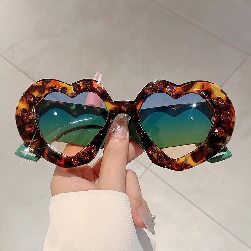 KAMMPT Heart Designer Sunglasses Clear Rhinestone Colorful Women Luxury Brand Beach Sun Glasses Fashion Shades