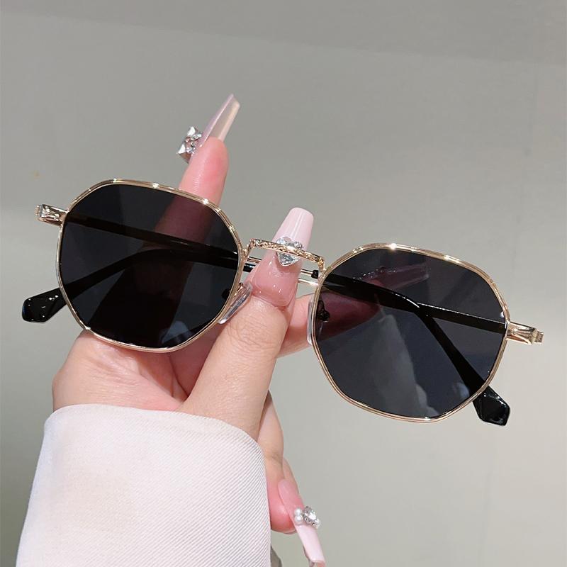 Vintage Sunglasses Men New Fashion Classic Outdoor Decor Shades Women Retro Trendy Brand Design Casual Sun Glasses