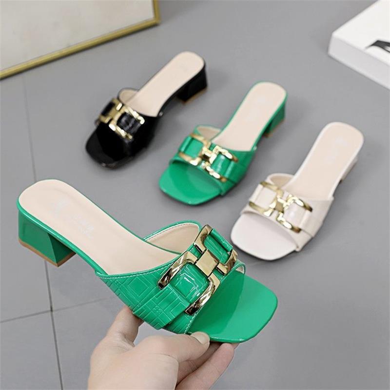 High heel cool slippers outer wear student thick heel 2025 summer new low heel square head Internet celebrity girl fashion word