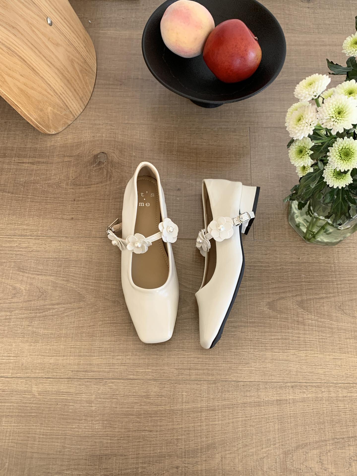 

Niche square head thick medium heel Mary Jane shoes women s 2025 spring and summer new retro flower soft leather buckle light mouth single shoes 39 абрикосовый