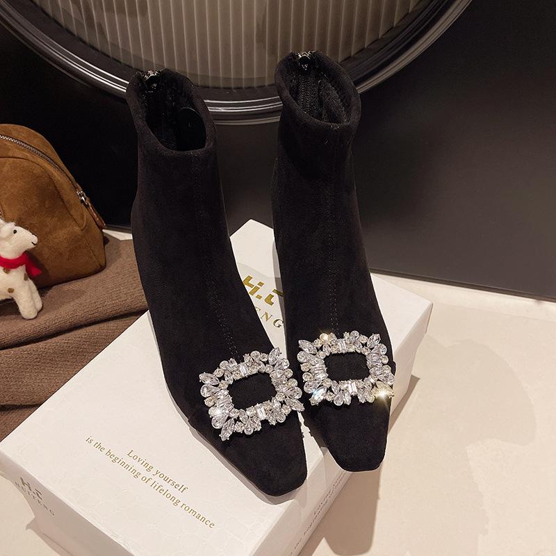 

Эластичные тонкие сапоги женские зимние 2024 года, новые заостренные со стразами и квадратной пряжкой, модные бархатные теплые тонкие короткие сапоги на высоком каблуке 40 чёрный