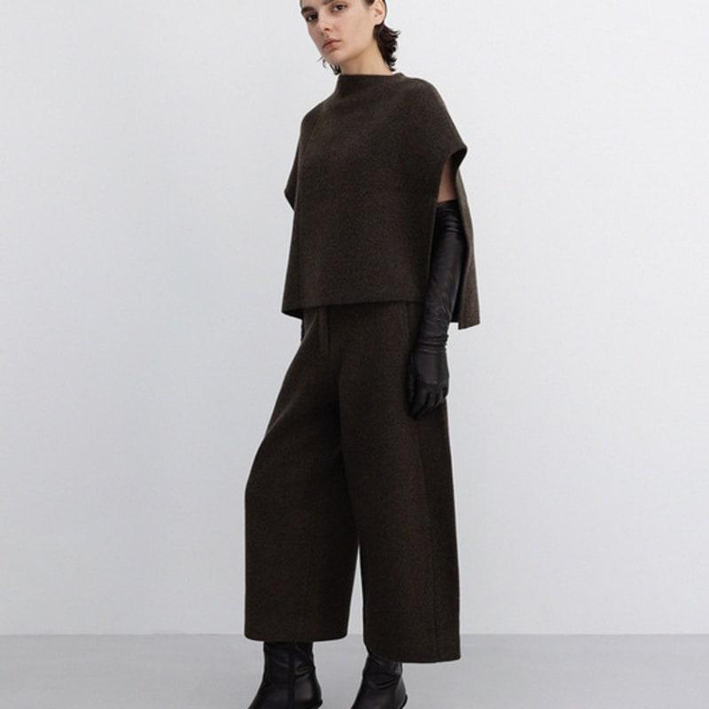 EMBRACE COLLECTION Super Fine Merino Asymmetric Neck Cape_Dark Olive