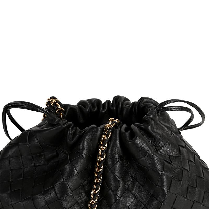 Autumn and winter new Dustbag cloud woven bag large capacity chain shoulder armpit bag small fragrant fashion women's bag