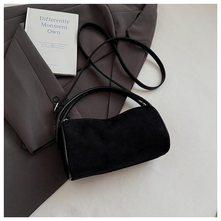 

2025 новая простая сумка-мессенджер нишевый дизайн ретро сумка через плечо модная для выхода ручная сумка-подушка женская чёрный