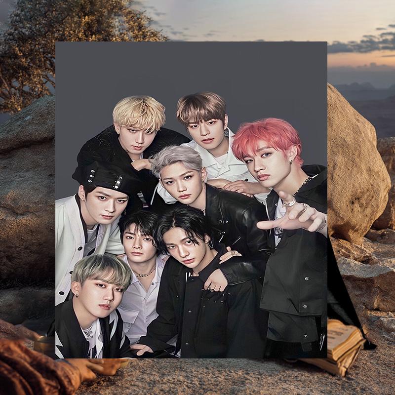 1PC K-pop Group Poses Flannel Blanket Gift, Suitable for Both Men And Women, Soft Ideal for Beds And Sofa, Birthday Or Christmas Gift