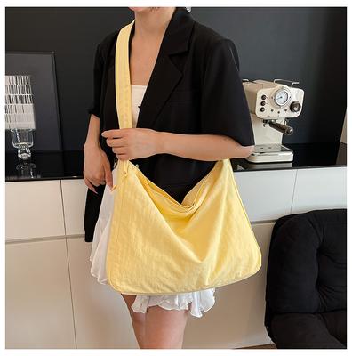 2025 New Pleated Drawstring Shoulder Strap Bag Lazy Wind Large Capacity Shoulder Messenger Bag Solid Color Versatile Tote Bag
