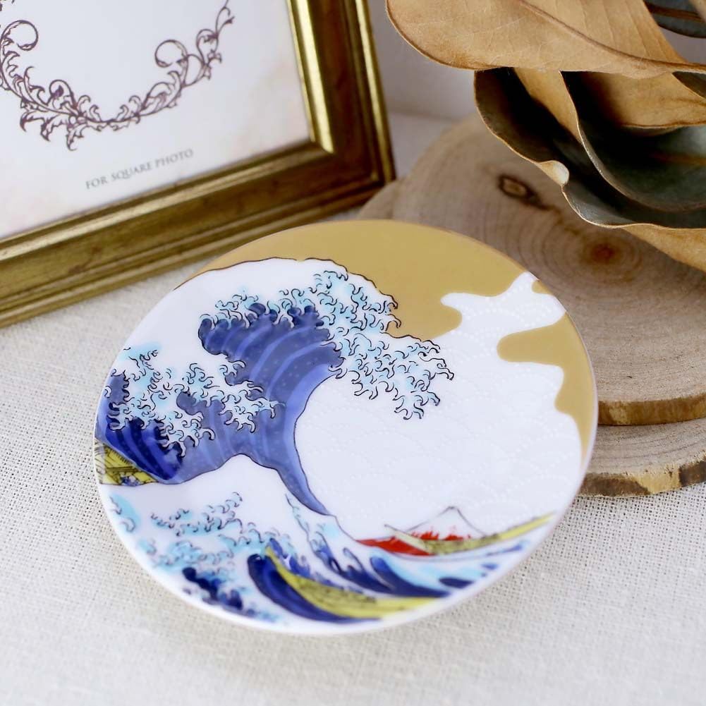 KISSYO Kutani ware ceramic featuring a Hokusai wave A beautiful and vibrant piece perfect for and other special Available for delivery via
