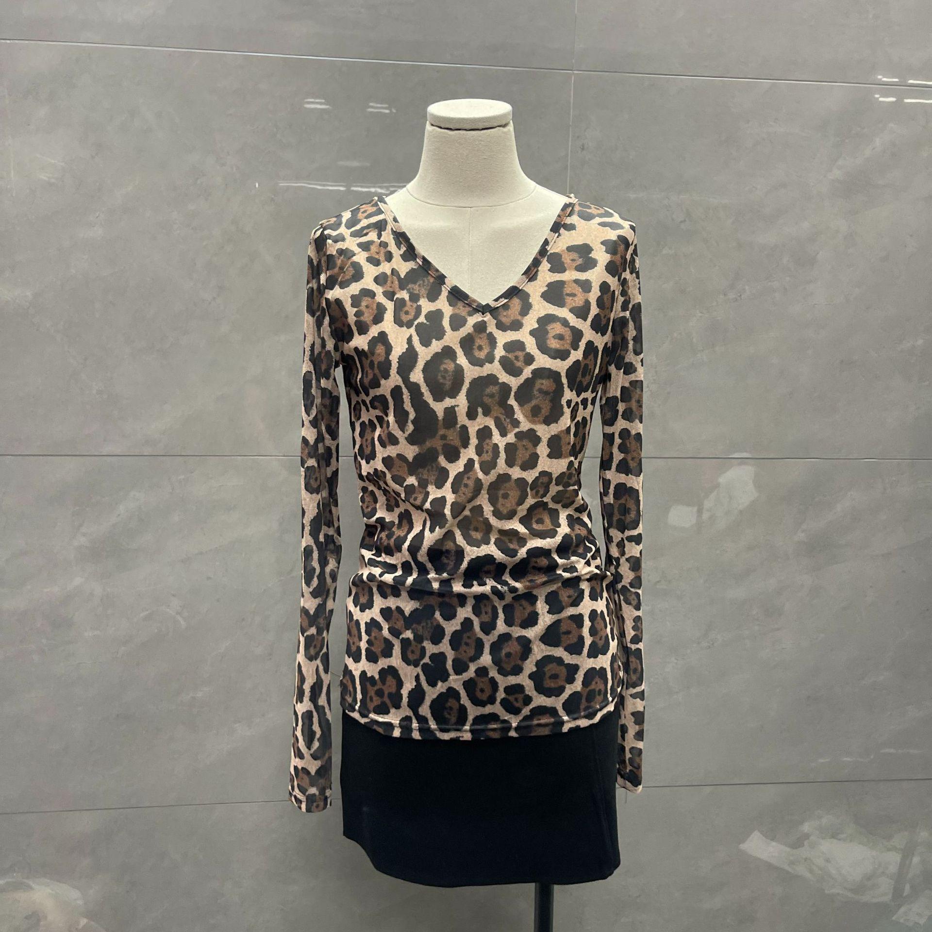 

Топ с V-образным вырезом и длинными рукавами в леопардовый принт в стиле инфлюенсеров Гонконга L for ~57.5 kg