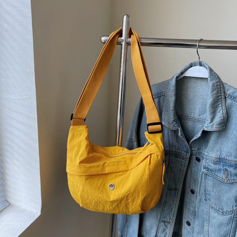 Sommer Umhängetasche mit großem Fassungsvermögen, Modische Schultertasche, Damen Pendlerrucksack, Einfache Knödel-Tasche gelb