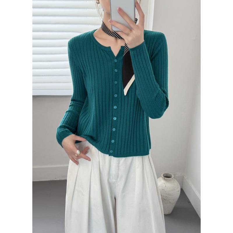 V-neck gentle wind knitted small cardigan top, female slim body, pit strip texture, versatile outside and thin inside