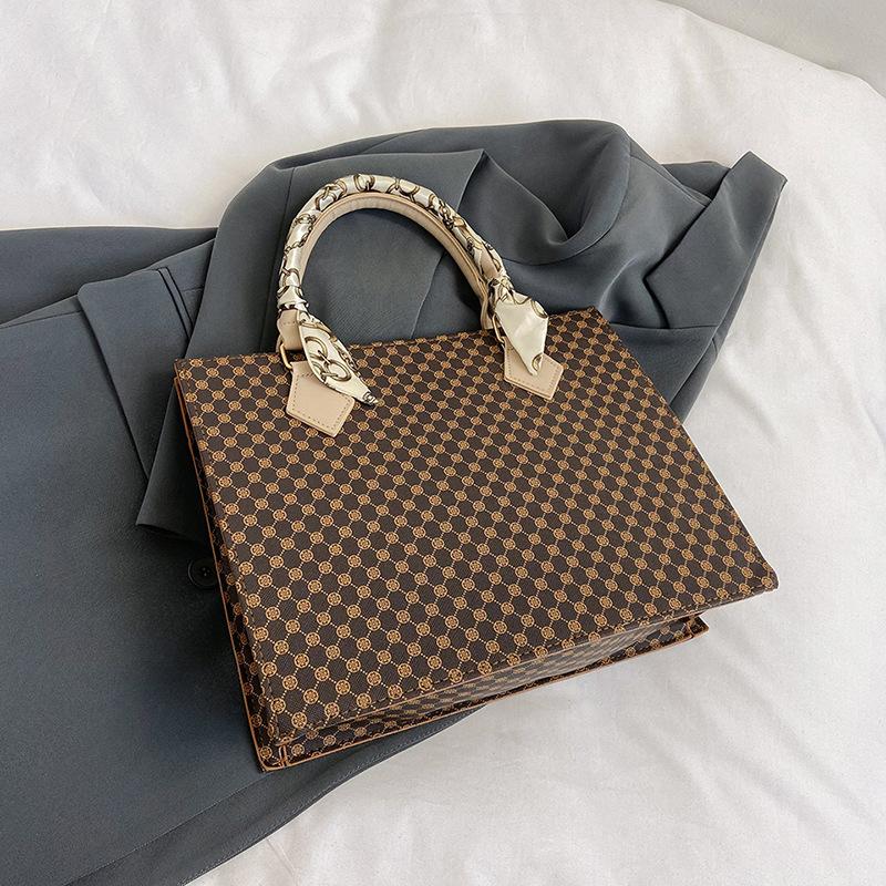 

Popular tote bag casual commuter handbag autumn new shoulder bag fashionable simple messenger bag хаки