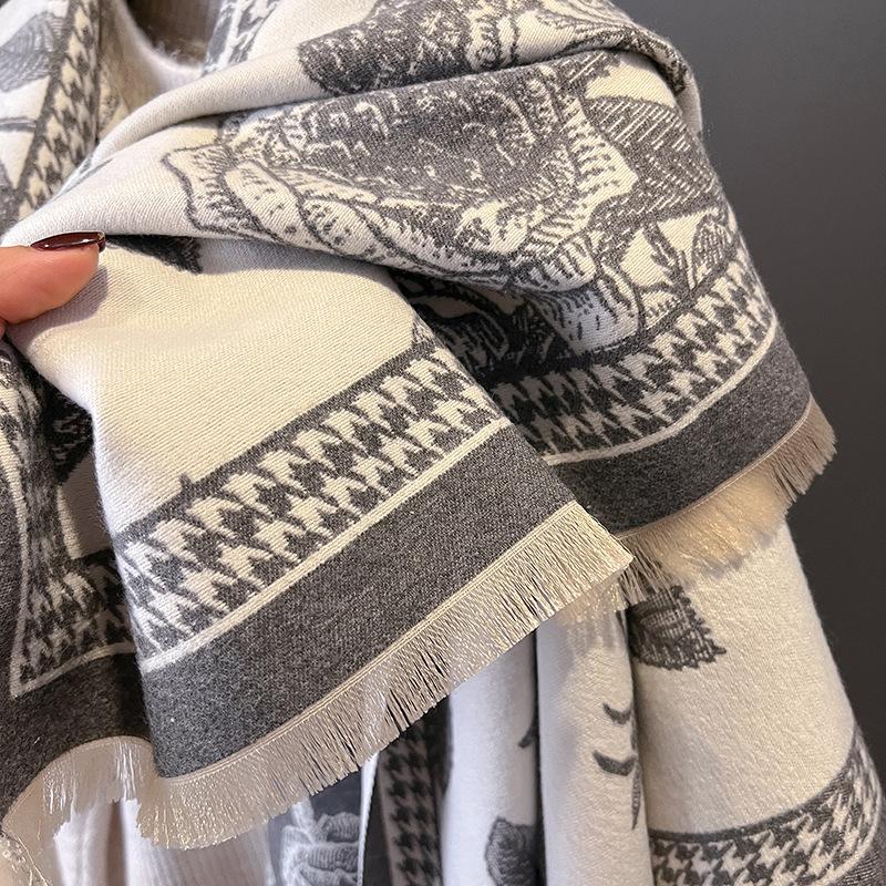 French Retro Small Fragrance Elegant Temperament Scarf Holiday Surprise Gift Fashion Atmosphere Printed Shawl