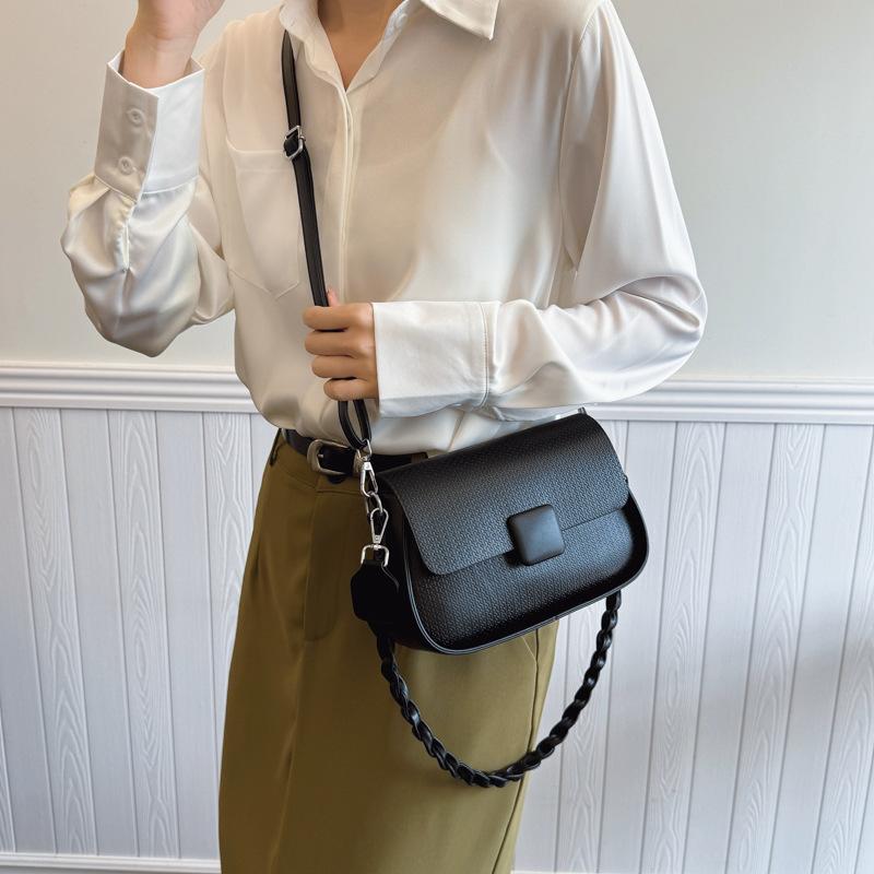 

Простая маленькая женская сумка Spring Tide Retro Underarm Small Square Bag Premium Texture Messenger Bag чёрный