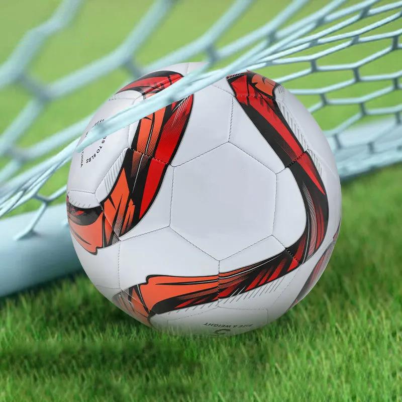 Ballons de Football Taille 4/5 Ballon de Football Intérieur Extérieur Ballon D'entraînement Taille Officielle Football pour Entraînement Pratique Jeu de Balle de Rue Hommes Jeu Cadeau,Orange,4