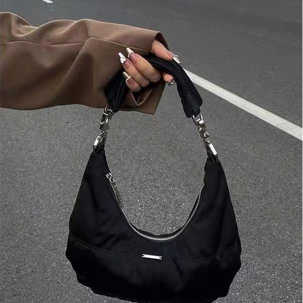 Black Retro Crescent Shoulder Bag - Niche Design, Casual Fashion