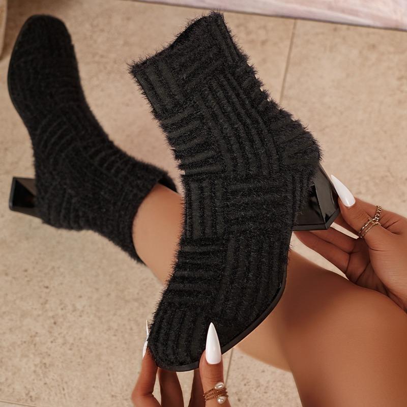 New large-size women's autumn and winter new knitted high-heeled plush short boots solid color, round head thick heel elastic women