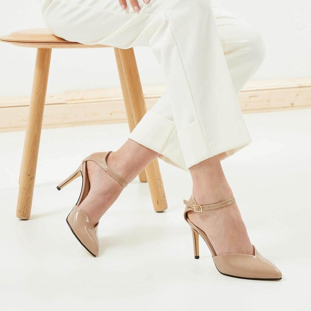 

Модные женские туфли из лакированной кожи Ten на каблуке 40 бежевый