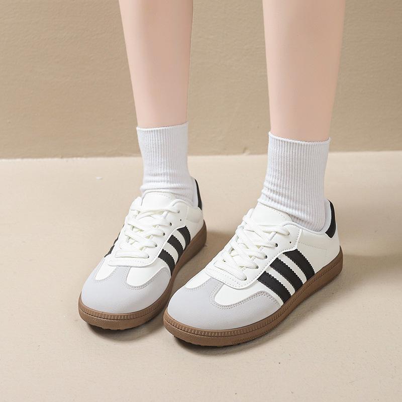 Retro Deutsche Trainingsschuhe Damen 2025 Sommer neue flachbodige vielseitige kleine weiße Schuhe atmungsaktive sportliche Freizeitschuhe weiche Basisplattenschuhe
