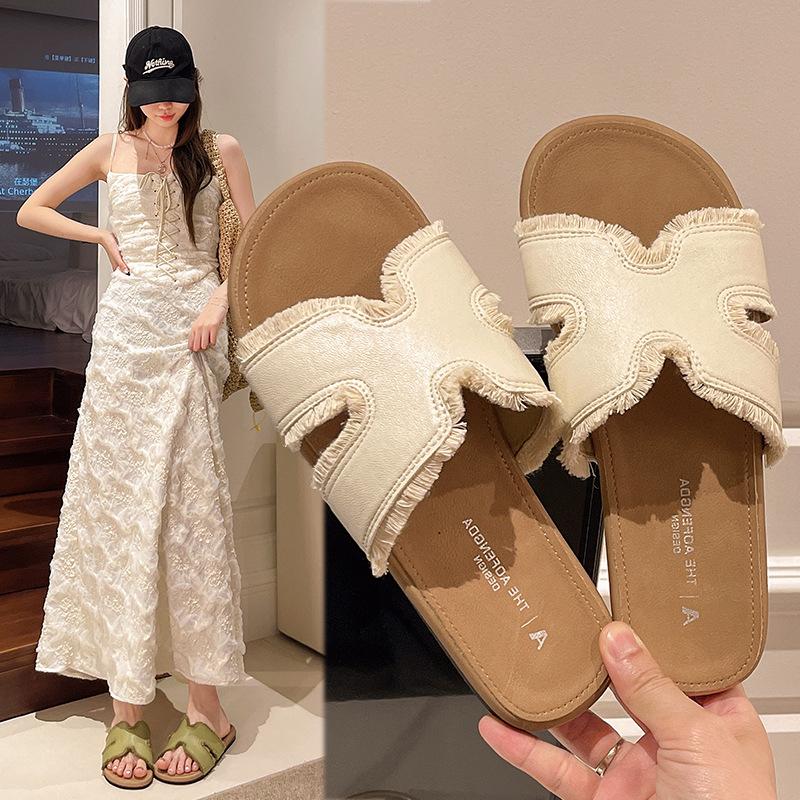 Flat bottom one-word shoes women's summer wear 2025 new models with skirts French casual versatile Internet celebrity fringed cool slippers